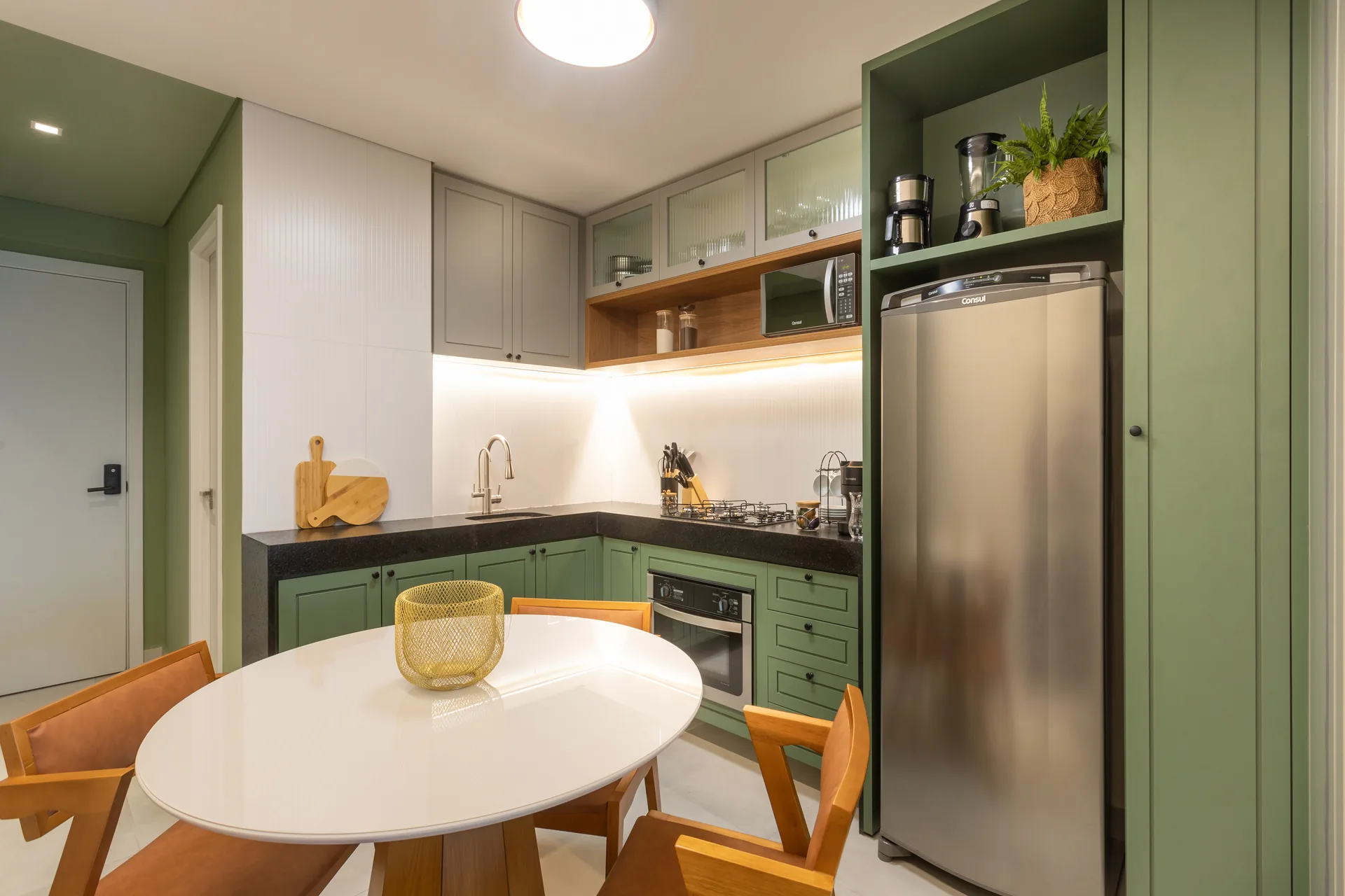Cozinha completa em verde sage — Hyde Park